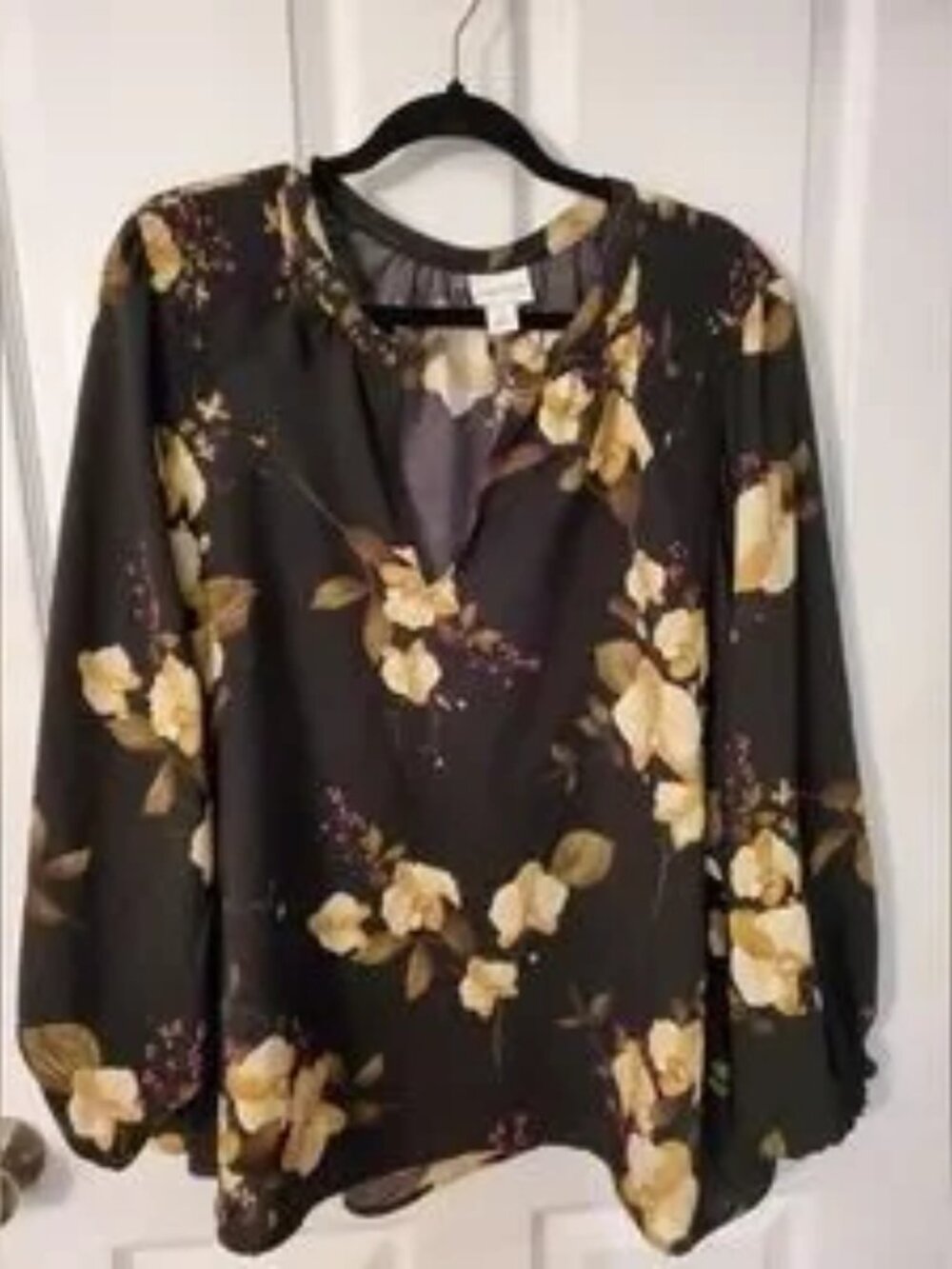 Beautiful blouse - Picture 4 of 5